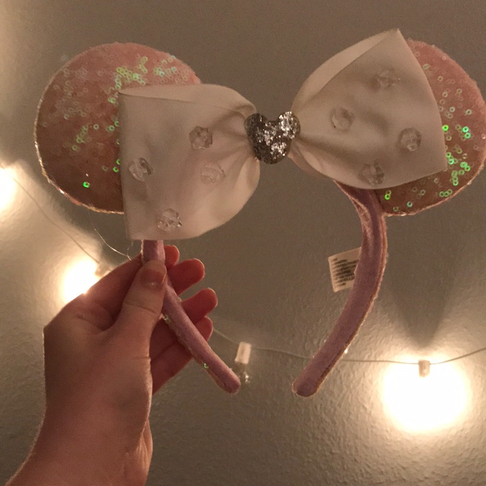 Minnie Mouse ears